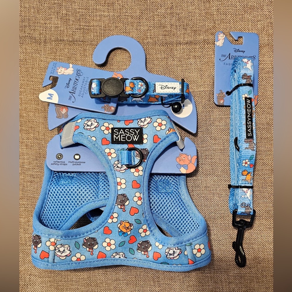 Disney Sassy Meow Blue Aristocats Harness, Collar and Leash Set (M)